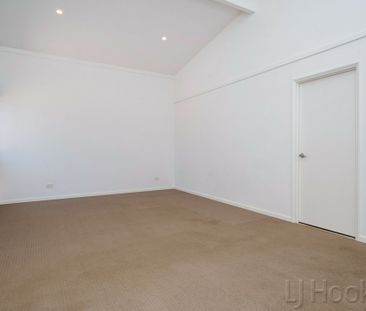 Charming Family Home - Photo 4