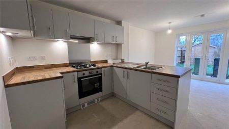 2 bedroom semi-detached house to rent - Photo 4