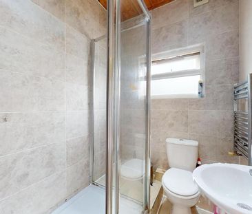 1 bedroom in a flat share to rent - Photo 5