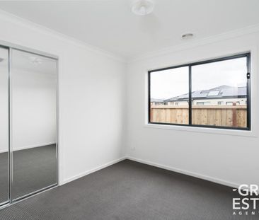4 Bedder in Grandvue Estate! - Photo 2