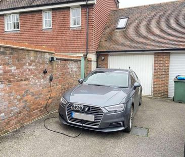 Morris Drive, Billingshurst, RH14 - Photo 2