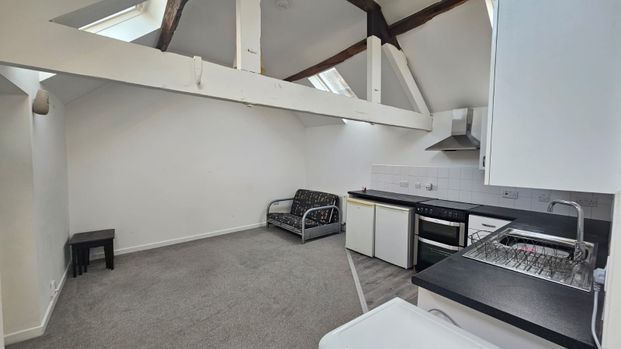 One bedroom flat - Photo 1