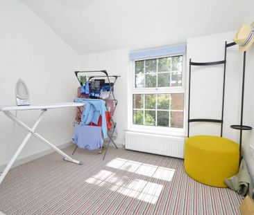 2 bedroom terraced house to rent - Photo 2