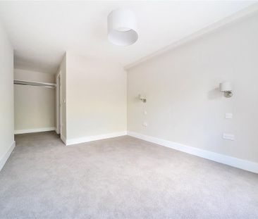 4 bedroom end of terrace house to rent - Photo 3