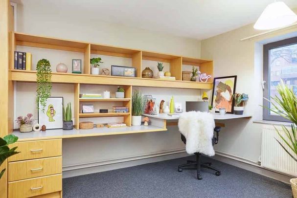 Medium Highest Double Ensuite - Photo 1