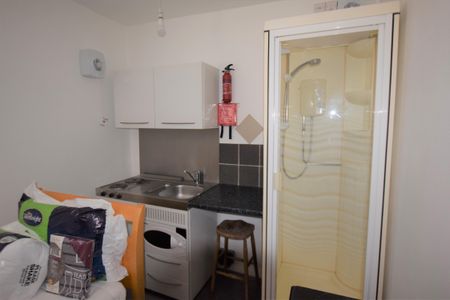 Vicarage Road, Watford - Photo 3