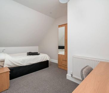 10 bedroom flat share to rent - Photo 4