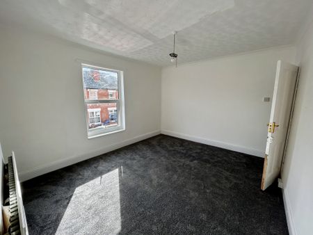 AVAILABLE NOW Well presented mid terraced home near Cavendish Shopping Centre offering lounge dining room fitted kitchen bathroom and three bedrooms Gas central heating double glazing rear garden and on street parking Rent 850 pcm deposit 850 Unfurnished Early viewing advised - Photo 5