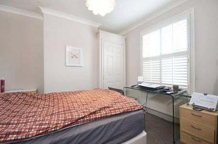 4 bedroom semi-detached house to rent - Photo 3