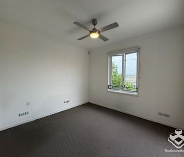 Light-Filled Luxury in Emerald Lakes Most Sought-After Building - Photo 3