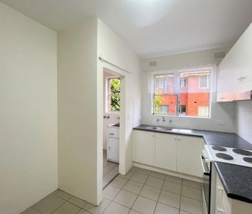 Spacious and Modern - Photo 4