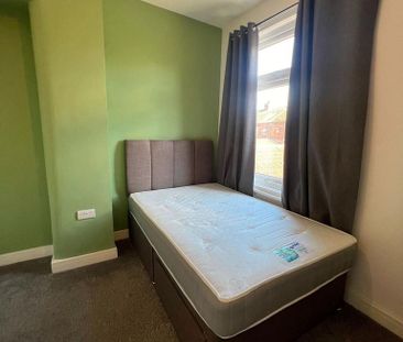 4 bedroom semi-detached house to rent - Photo 1