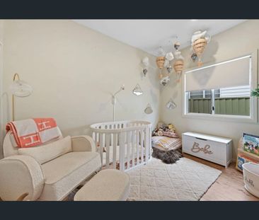 Stylish Contemporary Home in a Prime Parramatta Location - Photo 5