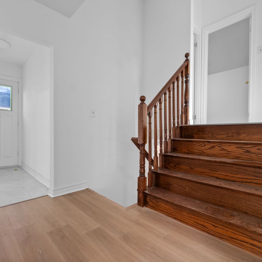 For Lease - 2 Lisburn Crescent, Toronto, Ontario - Photo 1