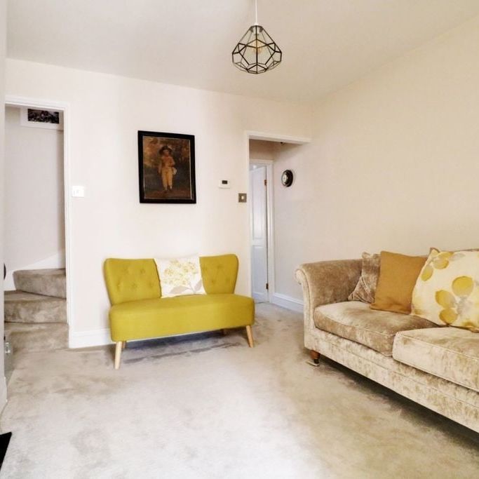 2 Bed Terraced House, Western Road, RG1 - Photo 1