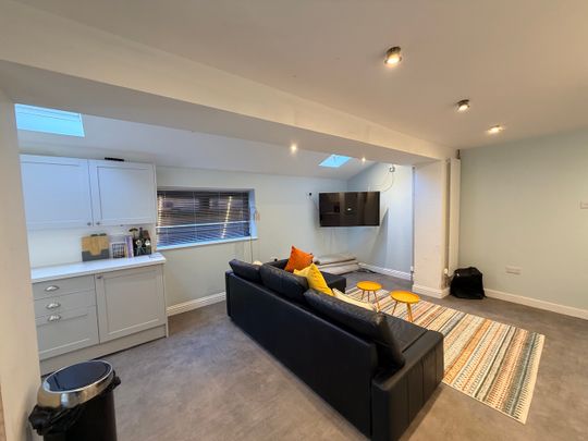 6 bedroom house - Photo 1