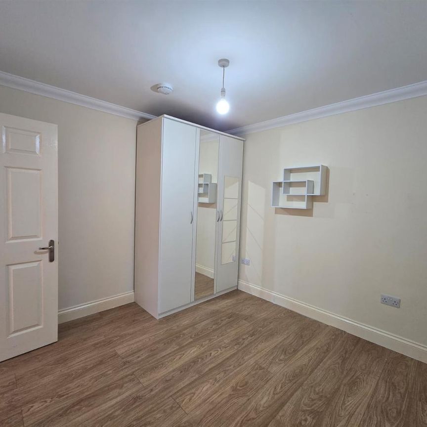 Bennetts Yard, Uxbridge UB8, London - Photo 1