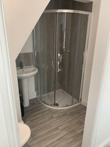 1 bedroom in a house share to rent - Photo 5