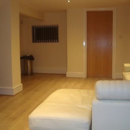 2 Bed Student flat Fallowfield Manchester - Photo 1