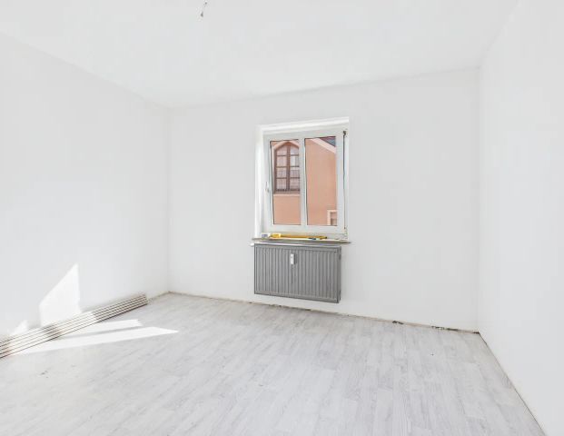 Geräumige 3-Zimmer-Wohnung in älterem Gebäude inmitten des Marktes Kösching, direkt am Marktplatz! - Foto 1