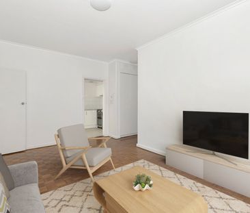 FIRST FLOOR SPACIOUS APARTMENT - Photo 4