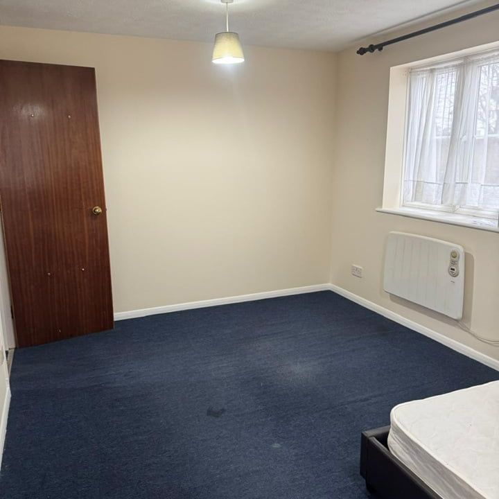 Studio Flat, Vicars Bridge Close, HA0 - Photo 1