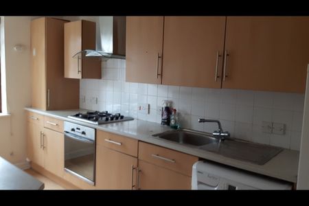 2 Bed Flat, Dukes Court, SE13 - Photo 3