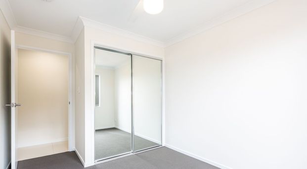 MODERN DUPLEX IN SOUGHT AFTER LOCATION! - Photo 1