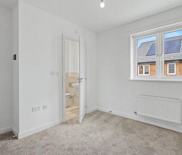 2 bedroom semi-detached house to rent - Photo 6