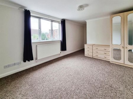 2 Bedroom House to Rent in The Mews House, High Street, Rushden, Northants, NN10 - Photo 2