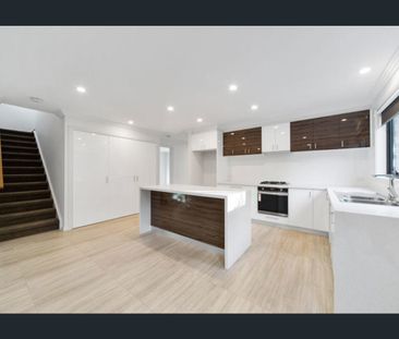 3 Bdrm, 2 Bath, close to Beach and Frankston High School - Photo 3