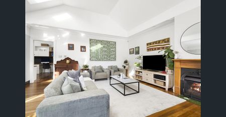 Northeast facing family classic in a blue-chip street - Photo 2