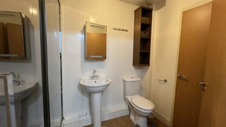 2 bedroom flat to rent - Photo 2