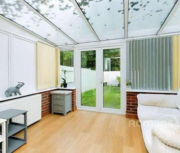 Ruth Close, Farnborough, GU14 - Photo 3