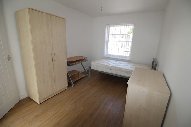 5 Bed Student Accommodation - Photo 1