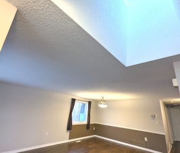 For Lease - 21 Columbia Road, Barrie, Ontario - Photo 1