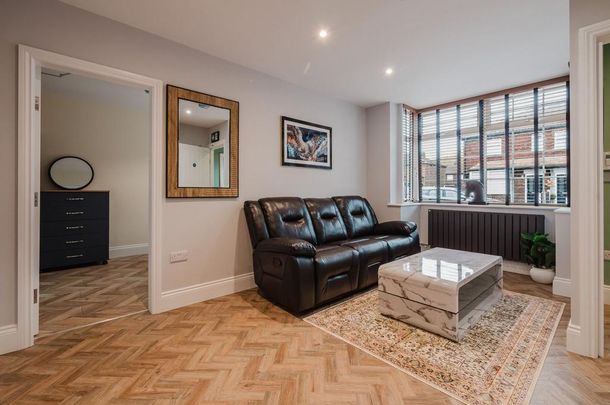 1 bedroom in a house share to rent - Photo 1