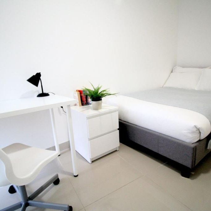 3 bedroom flat to rent - Photo 1
