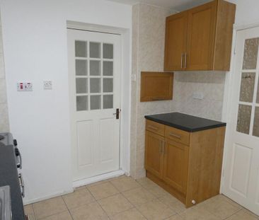 3 bedroom semi-detached house to rent - Photo 6