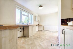 3 BEDROOM House - Semi-Detached - Photo 3