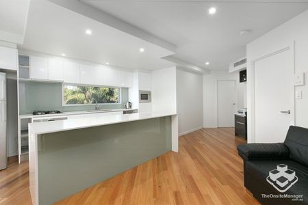 Beautiful, furnished 2 bed 2.5 bath - Photo 3