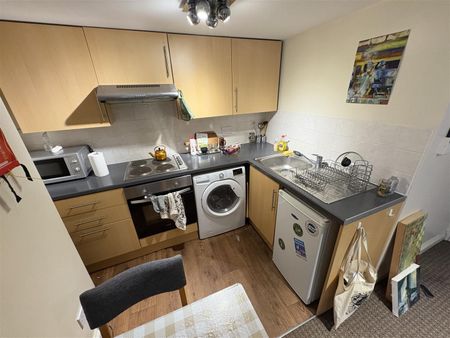 Wetherby Grove, Burley, LS4 2JH, Leeds - Photo 3