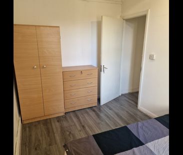 4 Bed Terraced House, Kingsdown Road, E11 - Photo 2