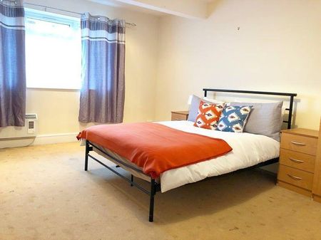 1 bedroom in a house share to rent - Photo 2