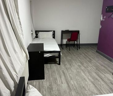 Room in a Shared House, Tanner Street, IG11 - Photo 1