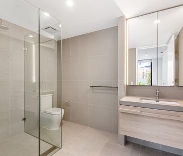 Near New STYLISH & LUXURIOUS - Photo 3