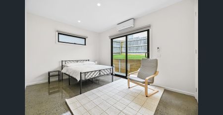 Brand new fully furnished rooms with private courtyards – All bills included! - Photo 5
