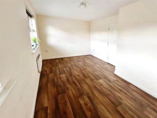 4 bedroom end of terrace house to rent - Photo 1