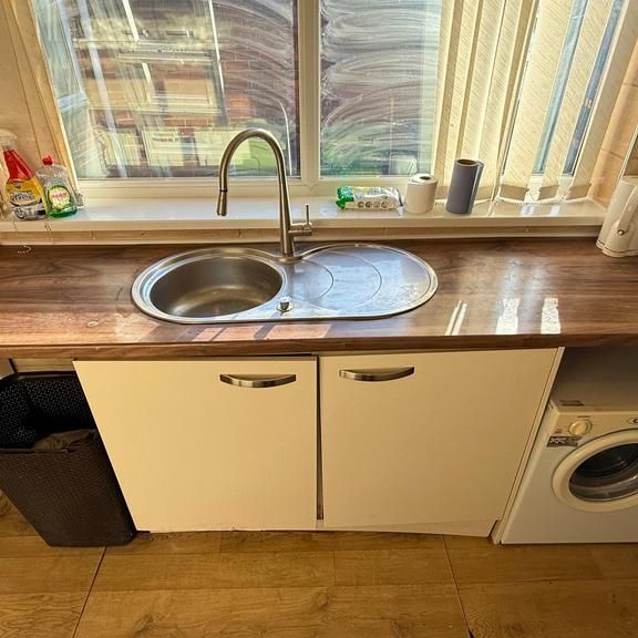 4 bedroom end of terrace house to rent - Photo 1