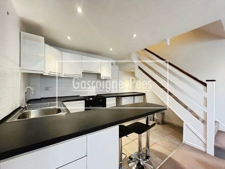 The Orchard, Lightwater, Surrey, GU18 - Photo 3